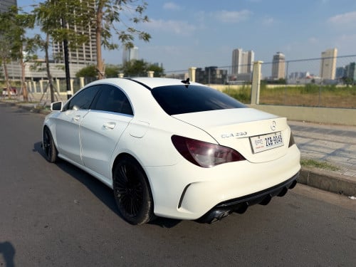 2014 Mercedes CLA 250 បេីកដំបូល​ ម្ចាស់ដេីម​ទី1