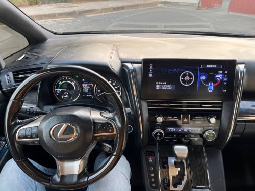 Brand : Lexus LM300h hybridModel:  2021 កៅអី : 4 seat V4 សាំង + អាគុយ Price : 105500$
