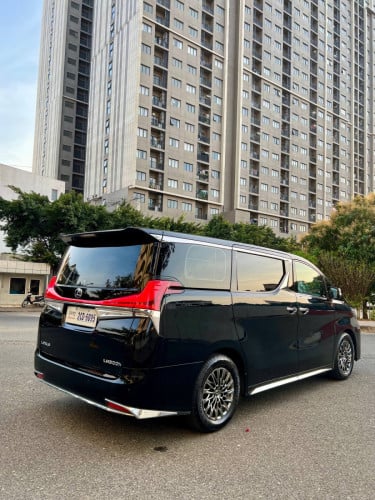 Brand : Lexus LM300h hybridModel:  2021 កៅអី : 4 seat V4 សាំង + អាគុយ Price : 105500$