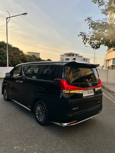 Brand : Lexus LM300h hybridModel:  2021 កៅអី : 4 seat V4 សាំង + អាគុយ Price : 105500$
