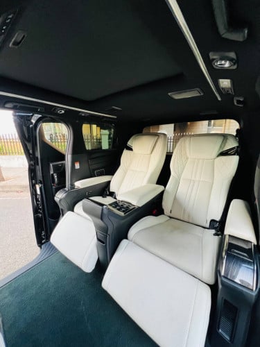 Brand : Lexus LM300h hybridModel:  2021 កៅអី : 4 seat V4 សាំង + អាគុយ Price : 105500$