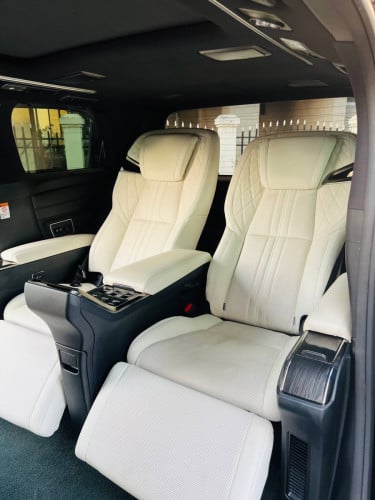 Brand : Lexus LM300h hybridModel:  2021 កៅអី : 4 seat V4 សាំង + អាគុយ Price : 105500$