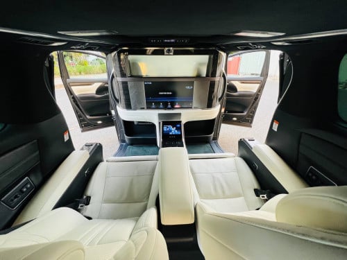 Brand : Lexus LM300h hybridModel:  2021 កៅអី : 4 seat V4 សាំង + អាគុយ Price : 105500$