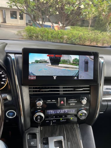 Brand : Lexus LM300h hybridModel:  2021 កៅអី : 4 seat V4 សាំង + អាគុយ Price : 105500$