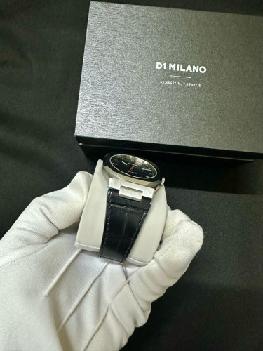 D1 Milano automatic silver new 98% full box