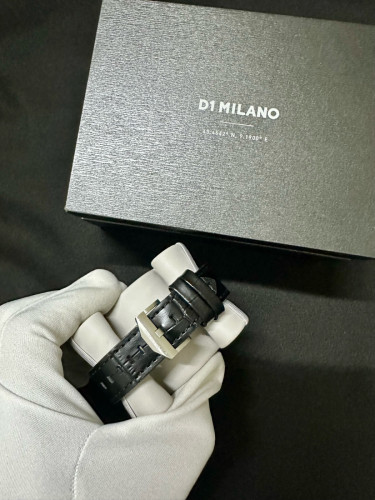 D1 Milano automatic silver new 98% full box