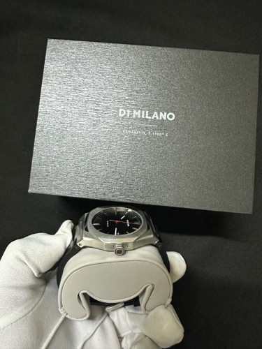D1 Milano automatic silver new 98% full box