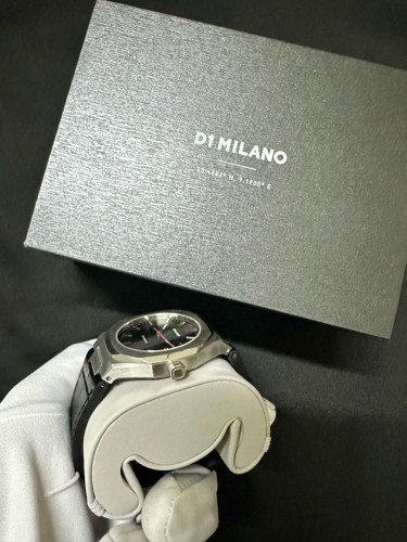 D1 Milano automatic silver new 98% full box