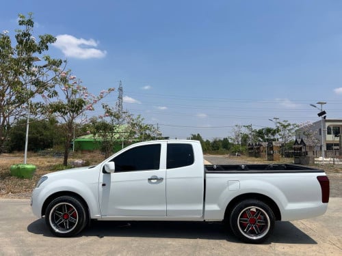 Dmax 2015 ចង្កូតស្ដាំលេខដៃប៉ុងមួយប្រើម៉ាស៊ូតមានពន្ធ
