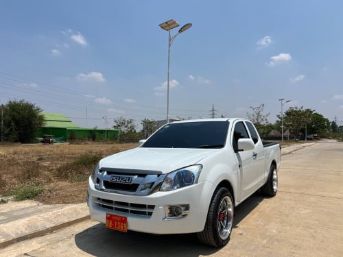 Dmax 2015 ចង្កូតស្ដាំលេខដៃប៉ុងមួយប្រើម៉ាស៊ូតមានពន្ធ
