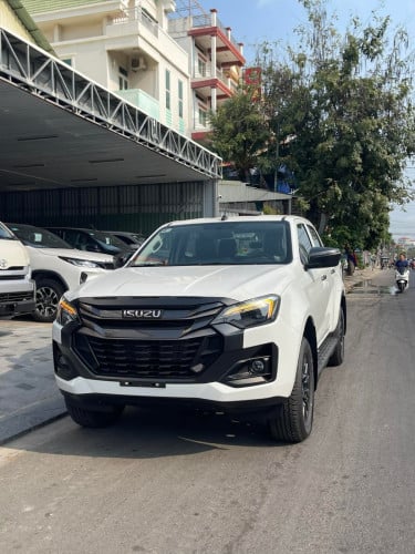 Isuzu D.nax Deluxe 2026 ថ្មី100%
