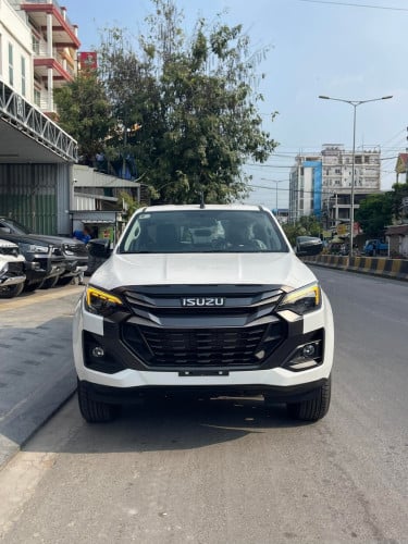 Isuzu D.nax Deluxe 2026 ថ្មី100%