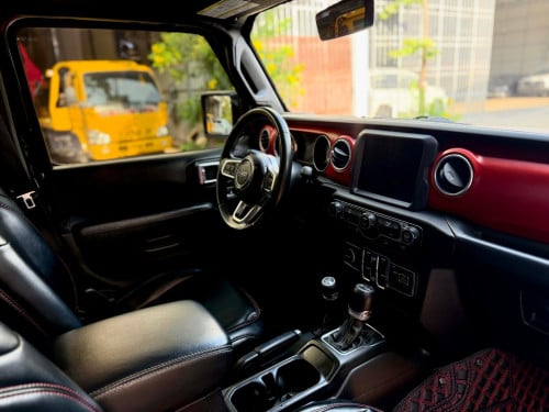 Jeep Wrangler Sahara 2018 Full