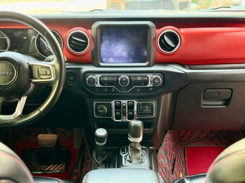 Jeep Wrangler Sahara 2018 Full