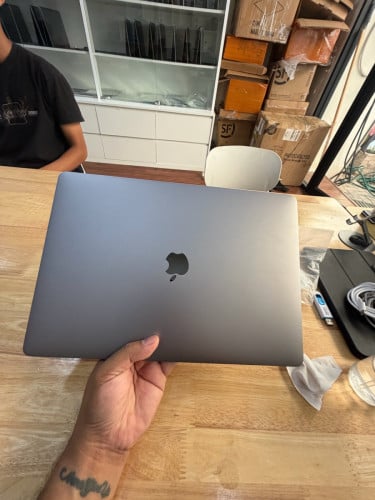 MacBook Pro 2017 15” i7 16G/2T