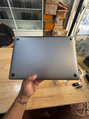 MacBook Pro 2017 15” i7 16G/2T