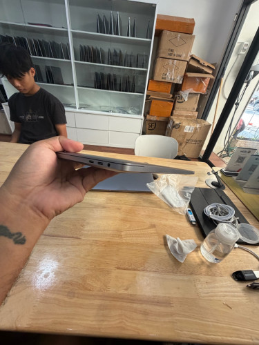 MacBook Pro 2017 15” i7 16G/2T