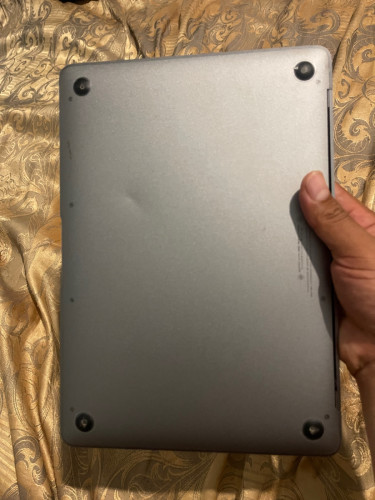 MacBook Retina 12inch 2017 core m3 ល្មមប្រើការងារការិយាល័យ ងាយស្រួលដាក់តាមខ្លួន កាន់ទៅញាំកាហ្វេស្រួល