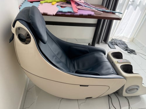 Synca CirC Massage Chair កៅអីម៉ាហ្សា+ម៉ាសុីនម៉ាហ្សាជើងរបស់ជប៉ុនលក់ទាំងអស់ $450 នៅថ្មីមិនសូវប្រើ