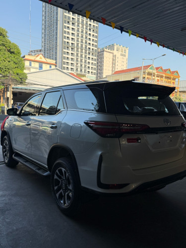 Toyota Fotuner legender 2026