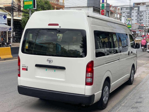 Toyota Hiace 2026 លេខដៃ 16 កៅអី