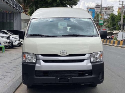 Toyota Hiace 2026 លេខដៃ 16 កៅអី