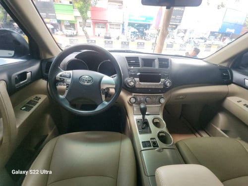 TOYOTA HIGHLANDER 2012