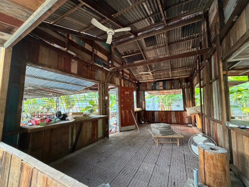 ទីតាំងសម្រាប់ជួល (ហាងគុយទាវ កាហ្វេ) ទីក្រុងតាខ្មៅ