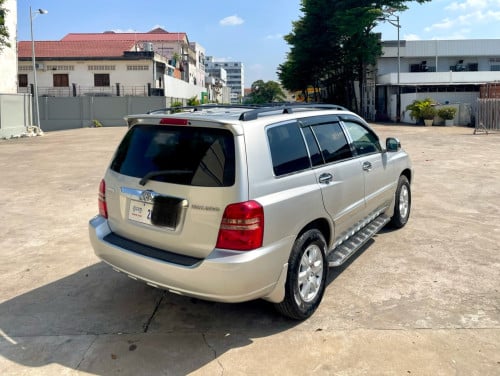 ឡានលក់ឆ្នាំ02V4P1 ពណ៌ទឹកប្រាក់
