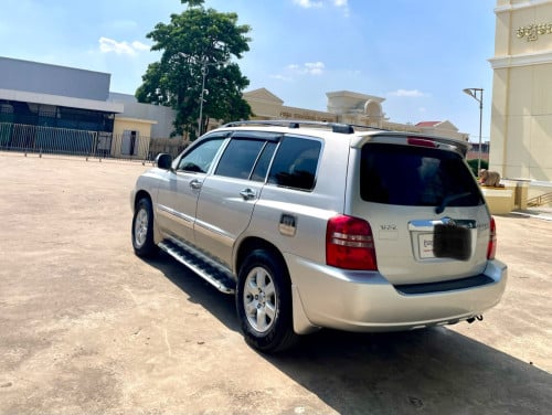 ឡានលក់ឆ្នាំ02V4P1 ពណ៌ទឹកប្រាក់