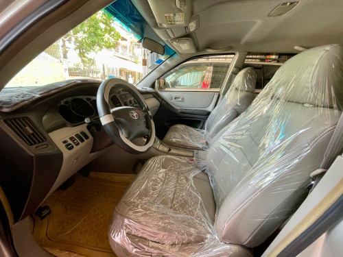 ឡានលក់ឆ្នាំ02V4P1 ពណ៌ទឹកប្រាក់