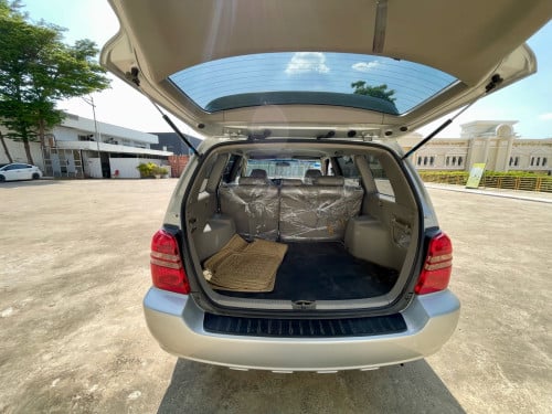 ឡានលក់ឆ្នាំ02V4P1 ពណ៌ទឹកប្រាក់