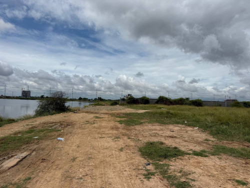 ដីលក់ជាប់ផ្លូវ4នៅជិតផ្លូវបេតុងឃ្មួញ