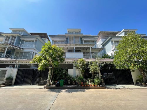 វីឡាភ្លោះ ជួលក្នុងបុរី ប៉េងហួត ដឹស្តា ព្រីមៀរ៍ 598/ Twin Villa rent Peng Hout The Star Premier 598