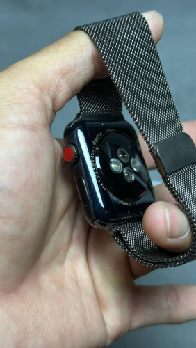 ចង់លក់apple watch series 3 42mm Stainless Steel