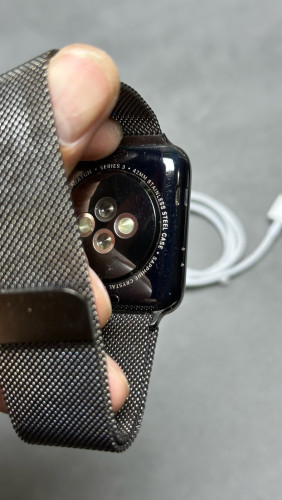ចង់លក់apple watch series 3 42mm Stainless Steel