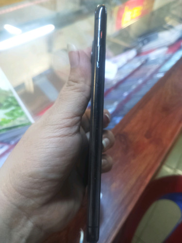 iphone 11pm សានុំ 64g