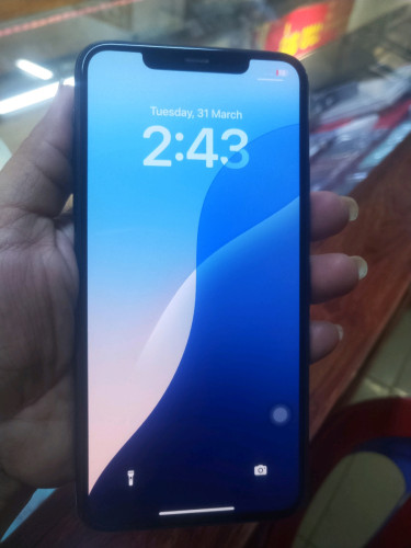 iphone 11pm សានុំ 64g