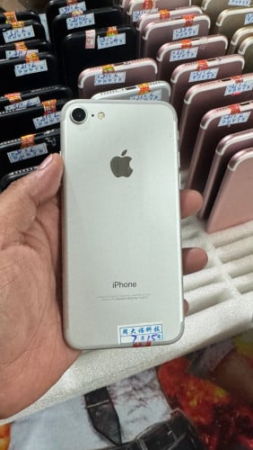 iPhone 7 ធានាសំនុំសុីនស្អាត 23$