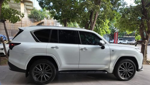 Lexus LX600 2022 F-Sport Full option