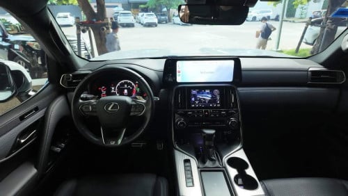 Lexus LX600 2022 F-Sport Full option