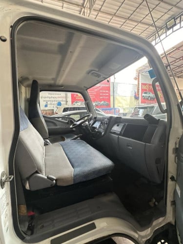 MITSUBISHI Truck 3តោន ក្រដាស់ពន្ធ