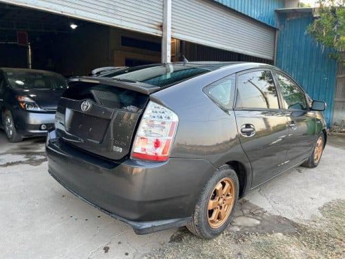 Prius ប្រផេះ 2007 Full no map ពូកស្បែក ឡានកាលី