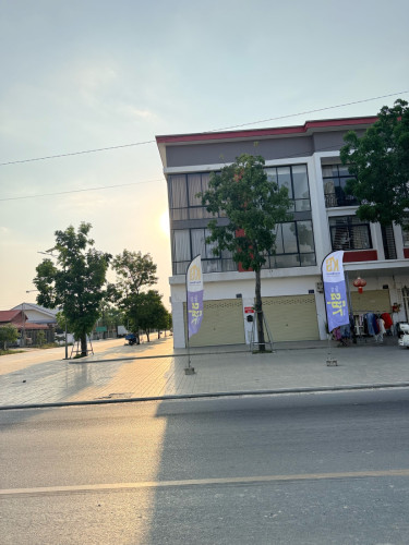 Shophouse corner 2 units for rent