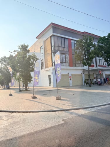 Shophouse corner 2 units for rent