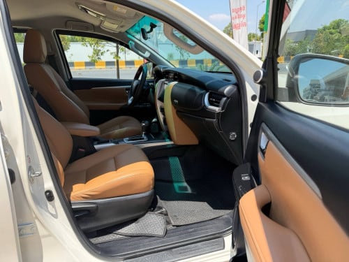 TOYOTA FORTUNER 2017
