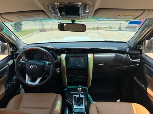 TOYOTA FORTUNER 2017