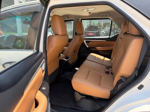 TOYOTA FORTUNER 2017