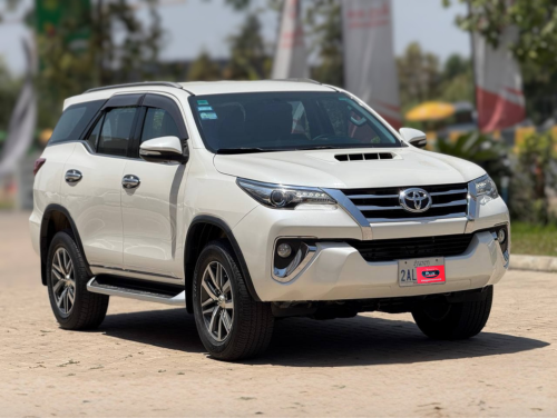 TOYOTA FORTUNER 2017