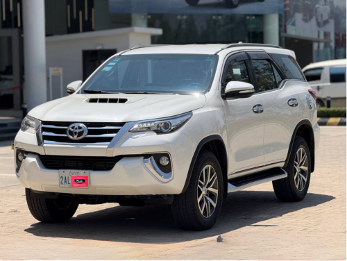 TOYOTA FORTUNER 2017